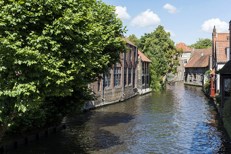 比利时布鲁日的经典运河景观