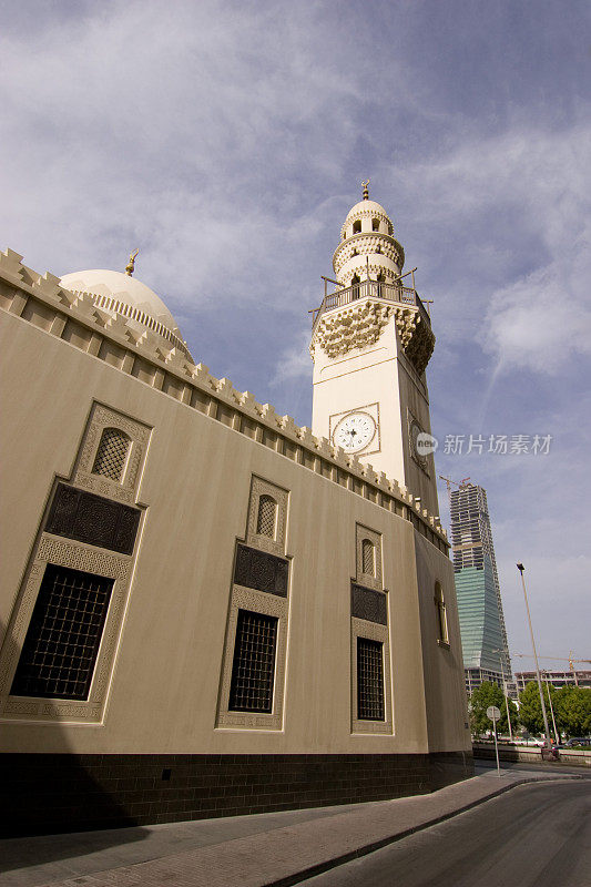 巴林清真寺和现代建筑