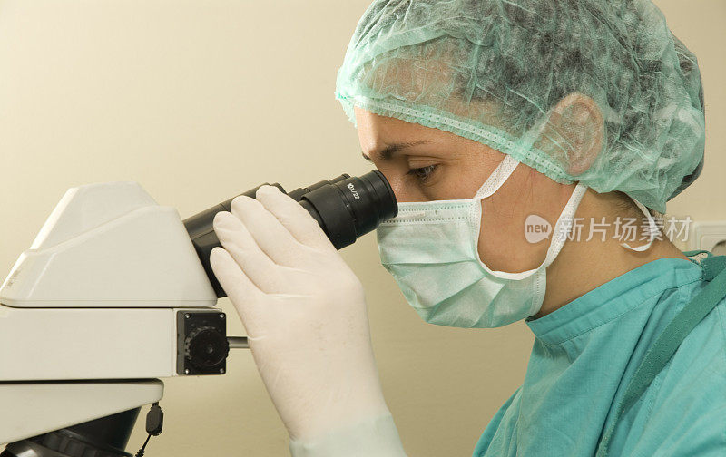 显微镜和科学家