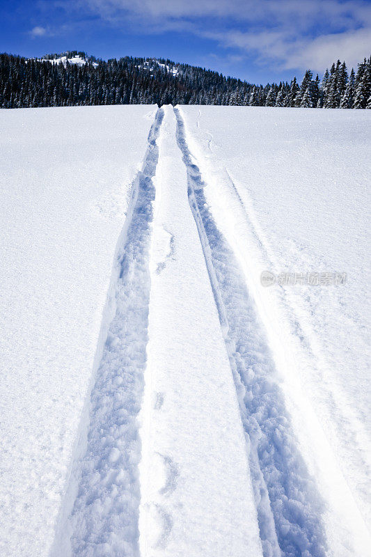 滑雪场跑道