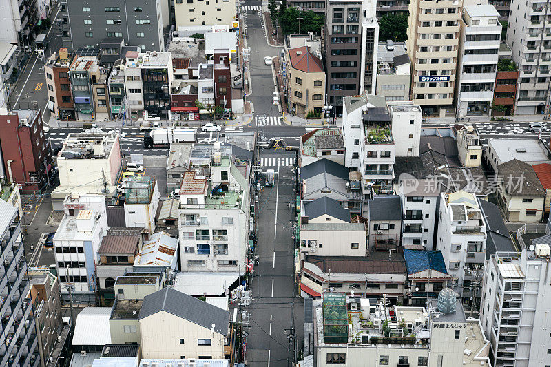 日光下的大阪城景，高楼大厦，日本