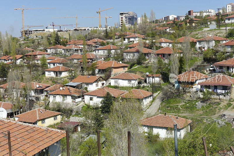 土耳其安卡拉郊区的棚户区房屋