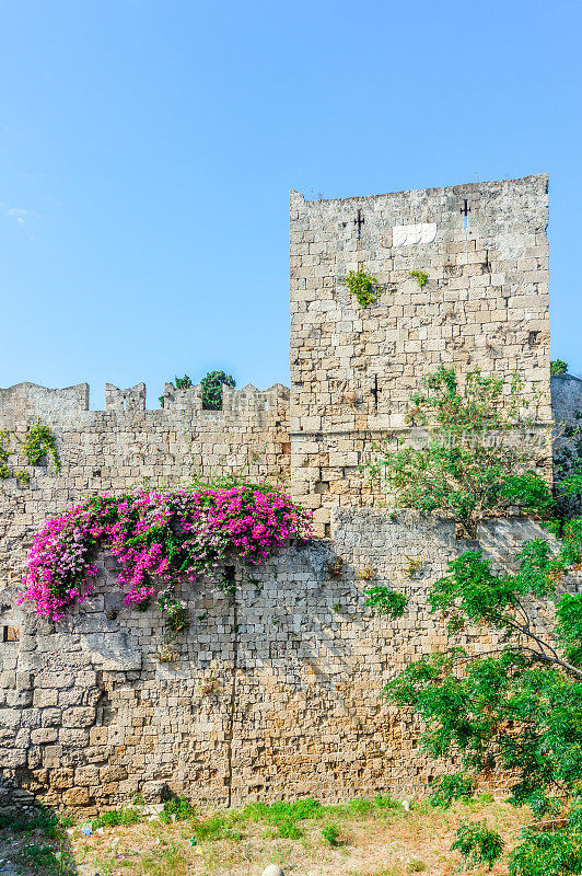 环绕希腊罗德岛的中世纪古城墙