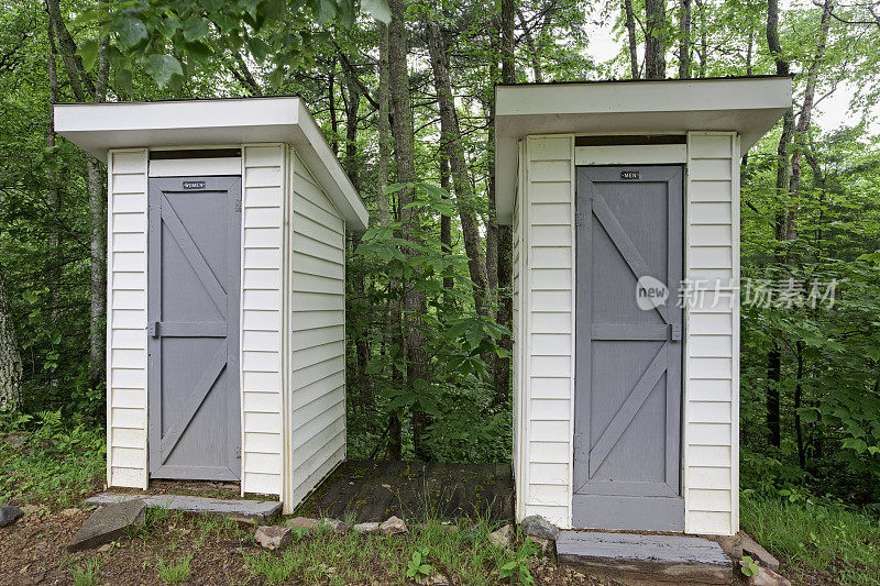 在大烟山附近有两间小屋