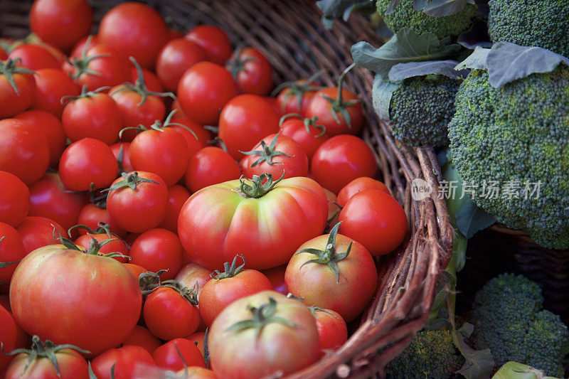 农贸市场，西红柿和西兰花