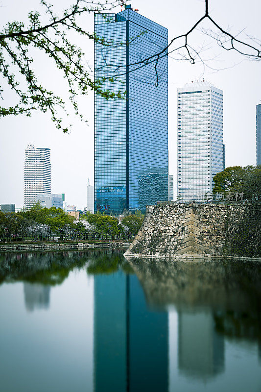 古老而现代的日本大阪。