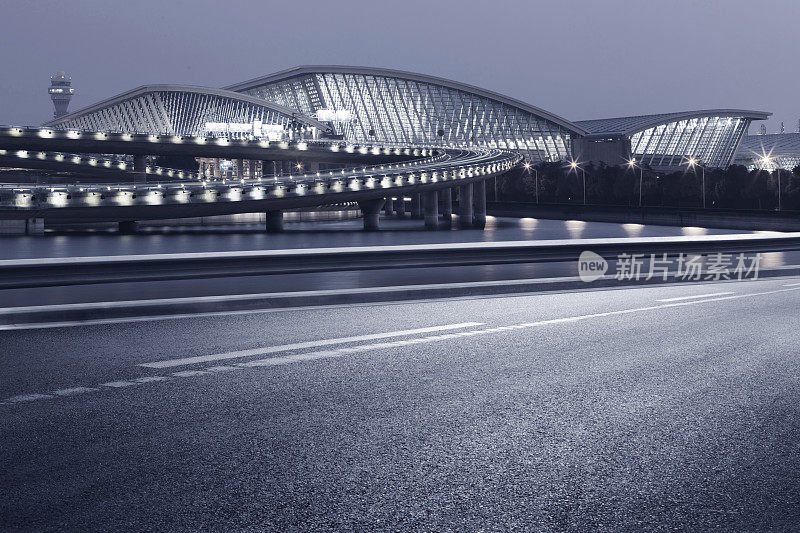 上海虹桥机场夜间