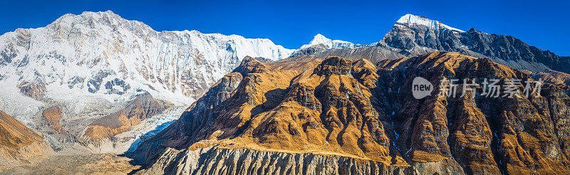 安纳普尔纳8091米俯瞰尼泊尔壮观的喜马拉雅山山谷冰川全景