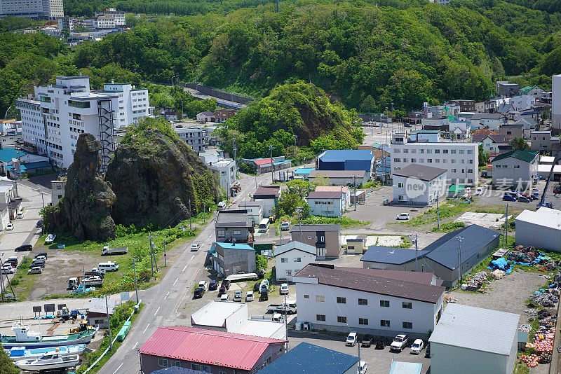 日本知床小镇Utoro的俯视图