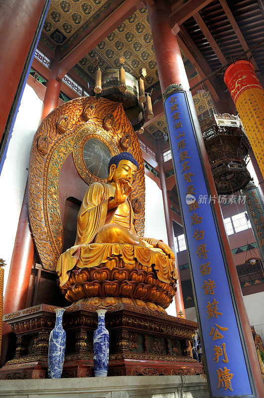 著名的灵隐寺巨型坐佛