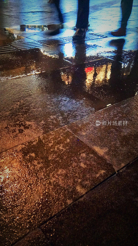 雨中的城市