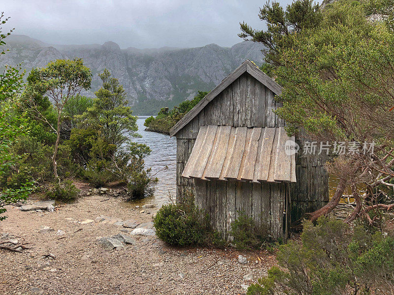 摇篮山的废弃小屋