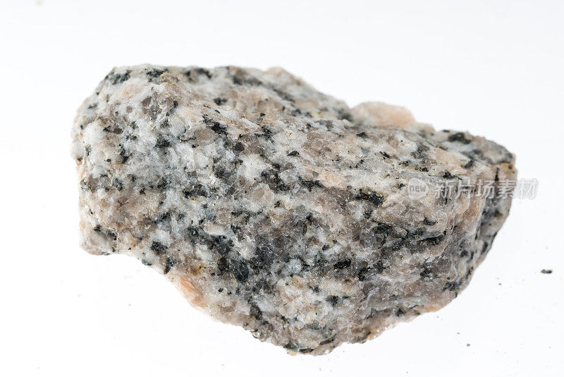 花岗岩片麻岩矿物样品工作室拍摄的白色背景