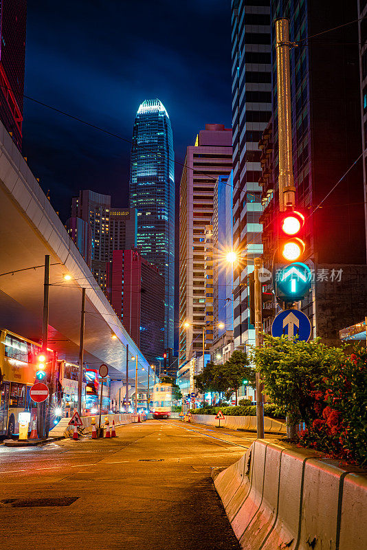 香港中环的夜间交通