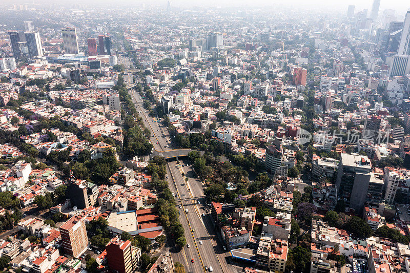 在墨西哥城的现代城市景观鸟瞰图