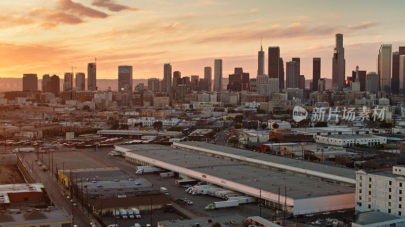 从艺术区仓库上空俯瞰DTLA