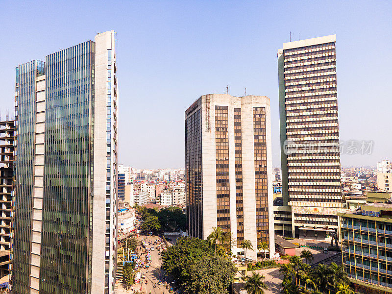 鸟瞰图达卡城市的城市景观，白天在达卡市的高层企业建筑