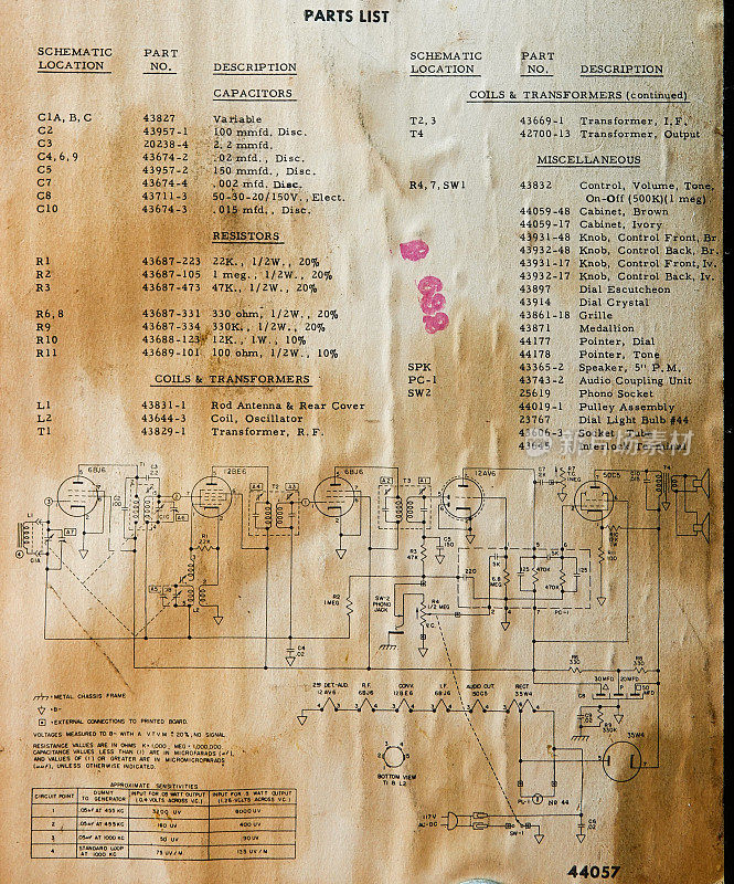 1950年代的电子管收音机的零件清单和原理图。