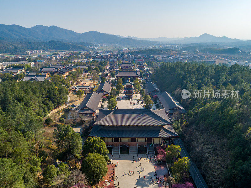 黄金佛塔航拍，中国寺庙的古建筑