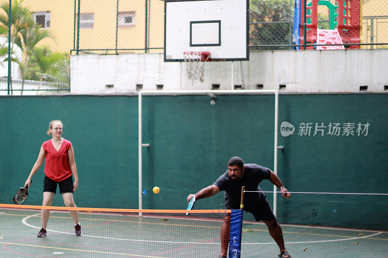 玩pickleball