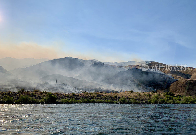 美国爱达荷州蛇河地狱峡谷的火灾