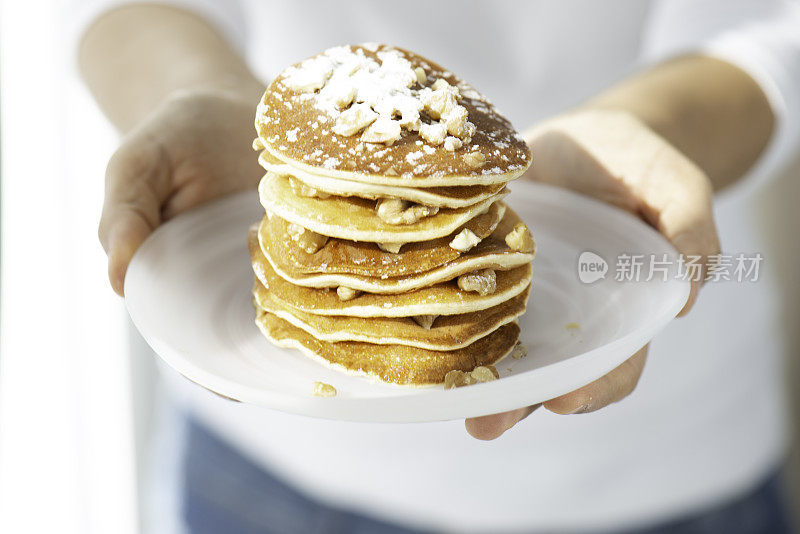 送煎饼的女人