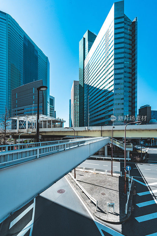 东京的人行桥结构