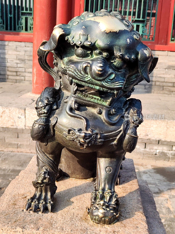 辽宁沈阳故宫的铜像