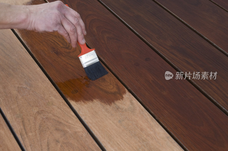 染色硬木露台甲板