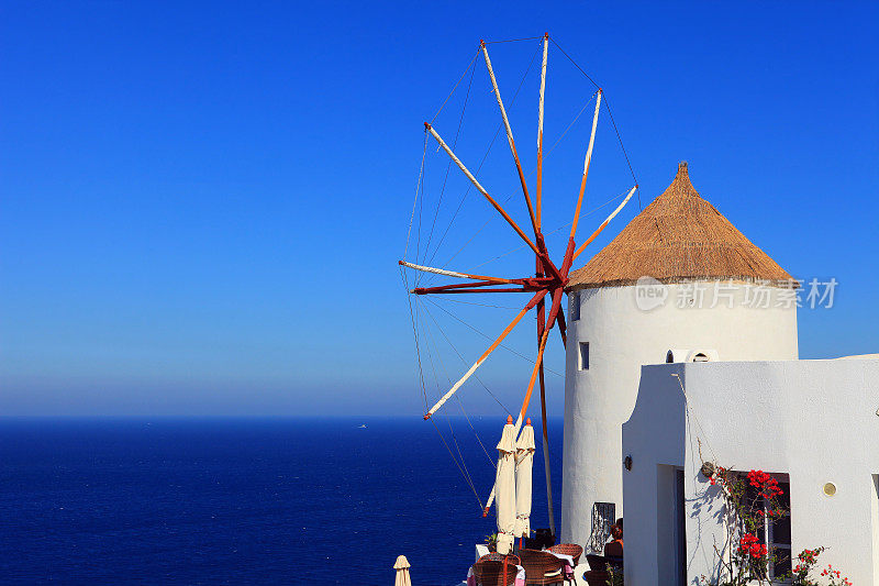 来自圣托里尼岛伊亚的希腊风车