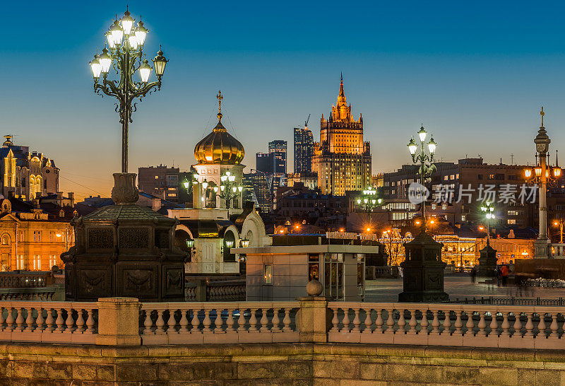 莫斯科,俄罗斯。外交部的夜景。