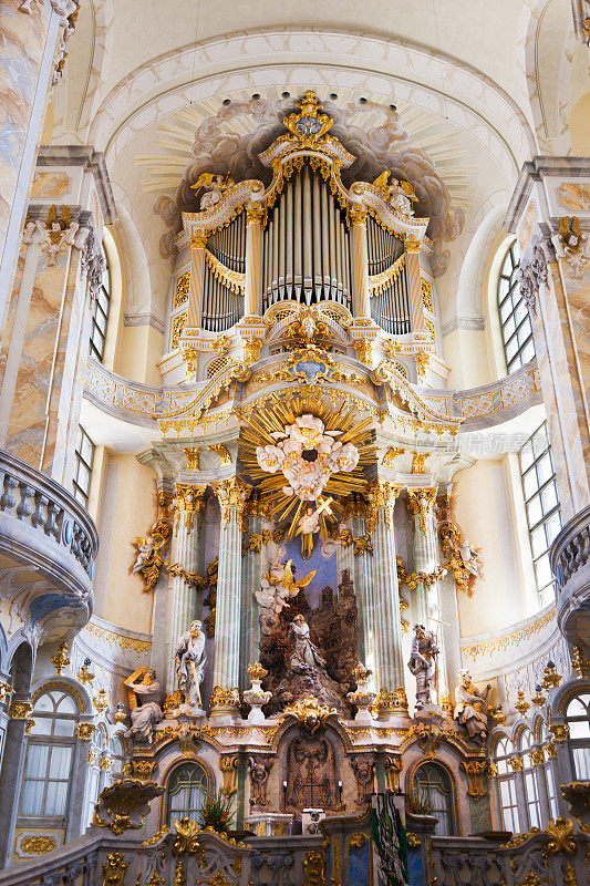 德累斯顿圣母教堂的内饰