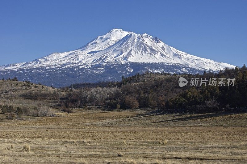 沙斯塔山西北景观