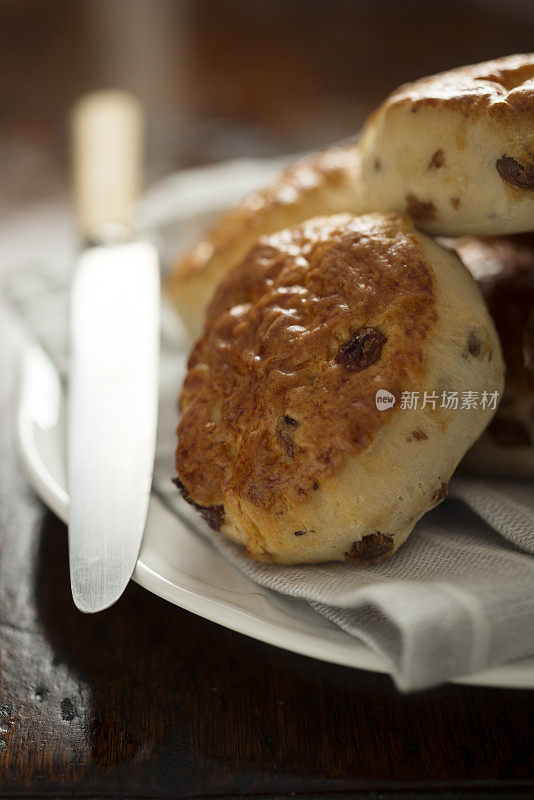 一盘水果烤饼