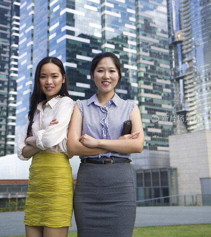 富有魅力的亚洲女性商务团队
