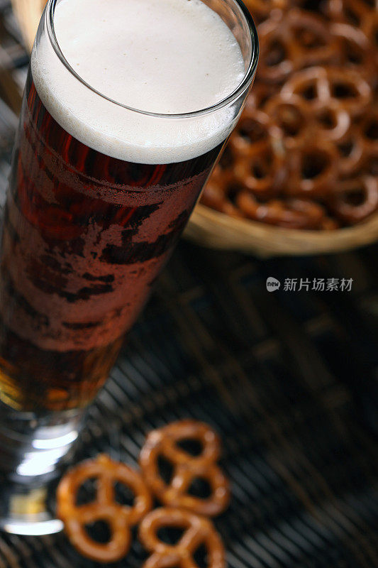 啤酒和pretzles