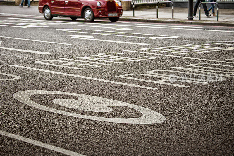 伦敦交通拥堵区道路标志