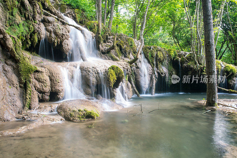 山河景观有岩石、岩石圈峡谷