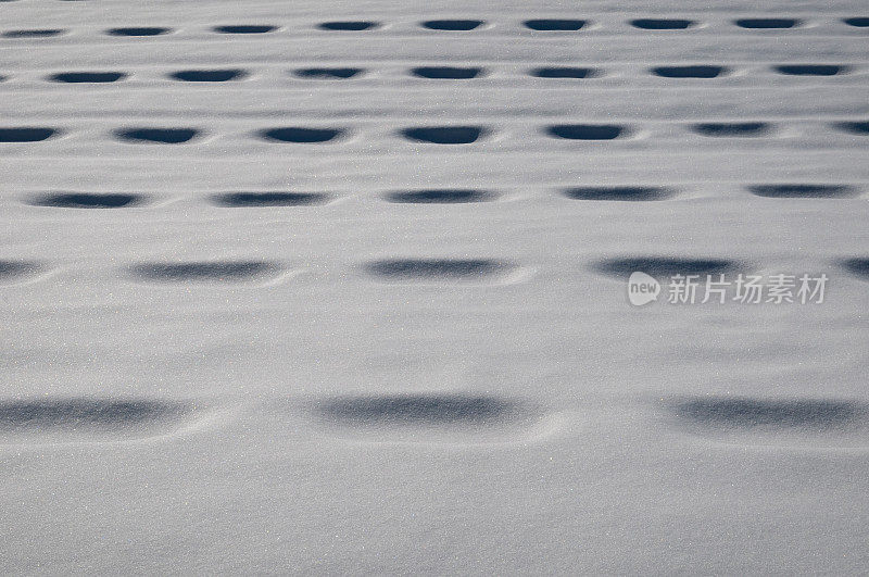 家山国家公墓，白雪覆盖的墓碑