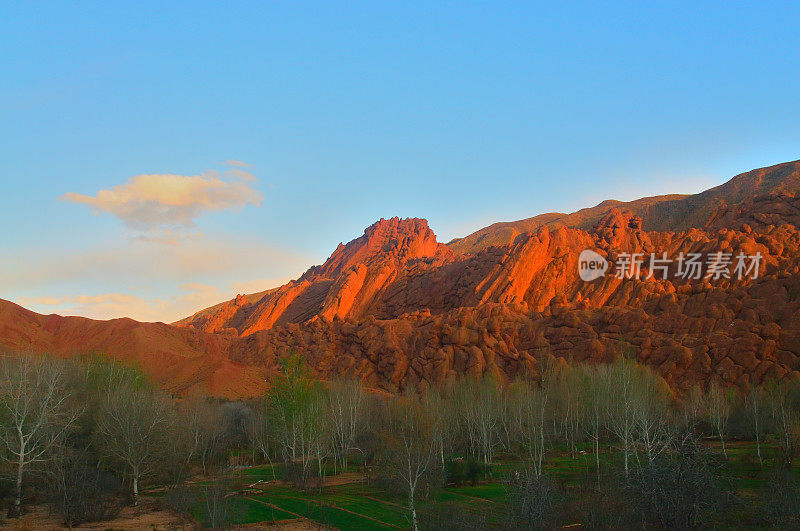 达德峡谷山的黄昏