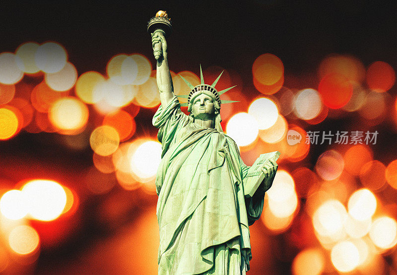 纽约自由女神像的灯光