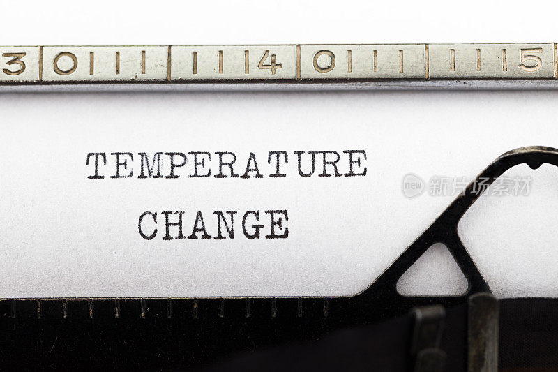 用旧打字机写的温度变化。