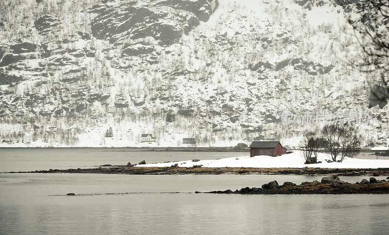 挪威Vesteralen冬日雪景中的小屋