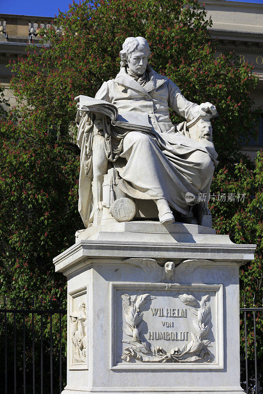 柏林威廉·冯·洪堡的雕像