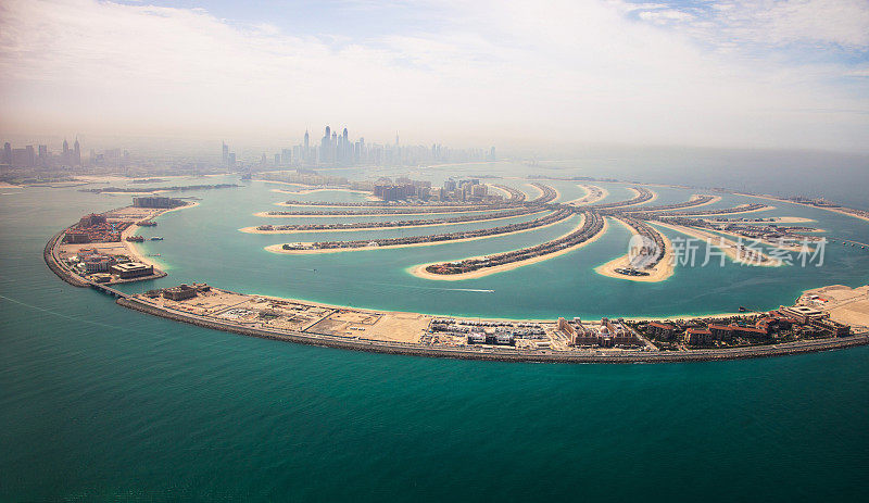 迪拜码头摩天大楼和棕榈岛鸟瞰图