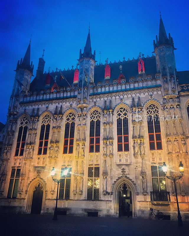 夜晚的比利时，布鲁日市政厅