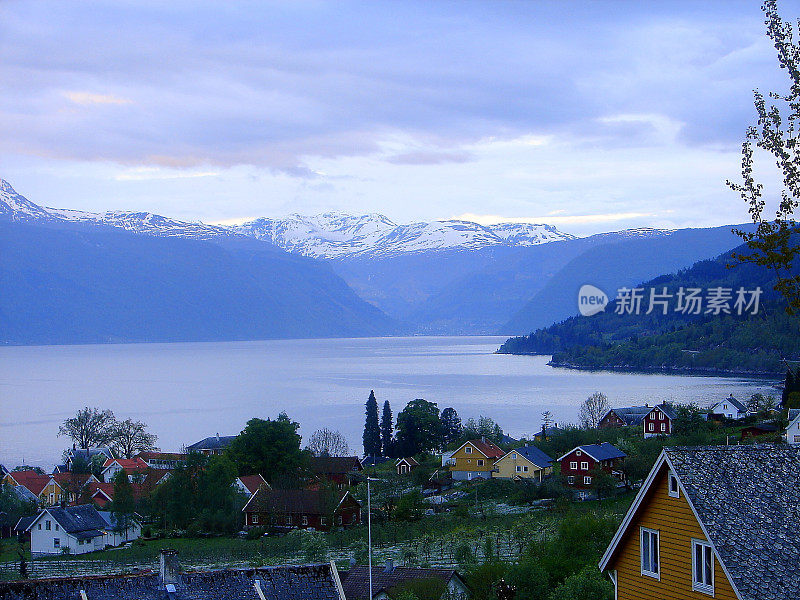 挪威令人印象深刻的Balestrand村山谷和SogneFjord船，挪威引人注目的景观，斯堪的纳维亚-北欧国家