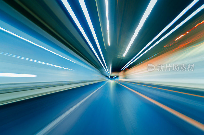 隧道速度的蓝色运动灯