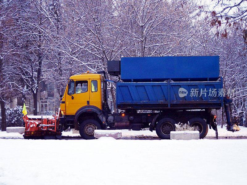 扫雪车和盐渍车