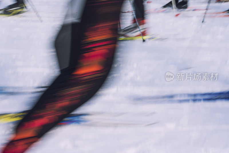 模糊的影像越野滑雪